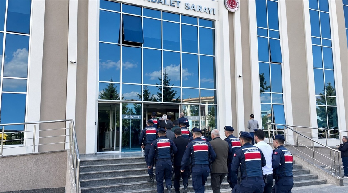 Gölcük koordinesindeki dolandırıcılık operasyonunda 9 şüpheliden 7\'si tutuklandı