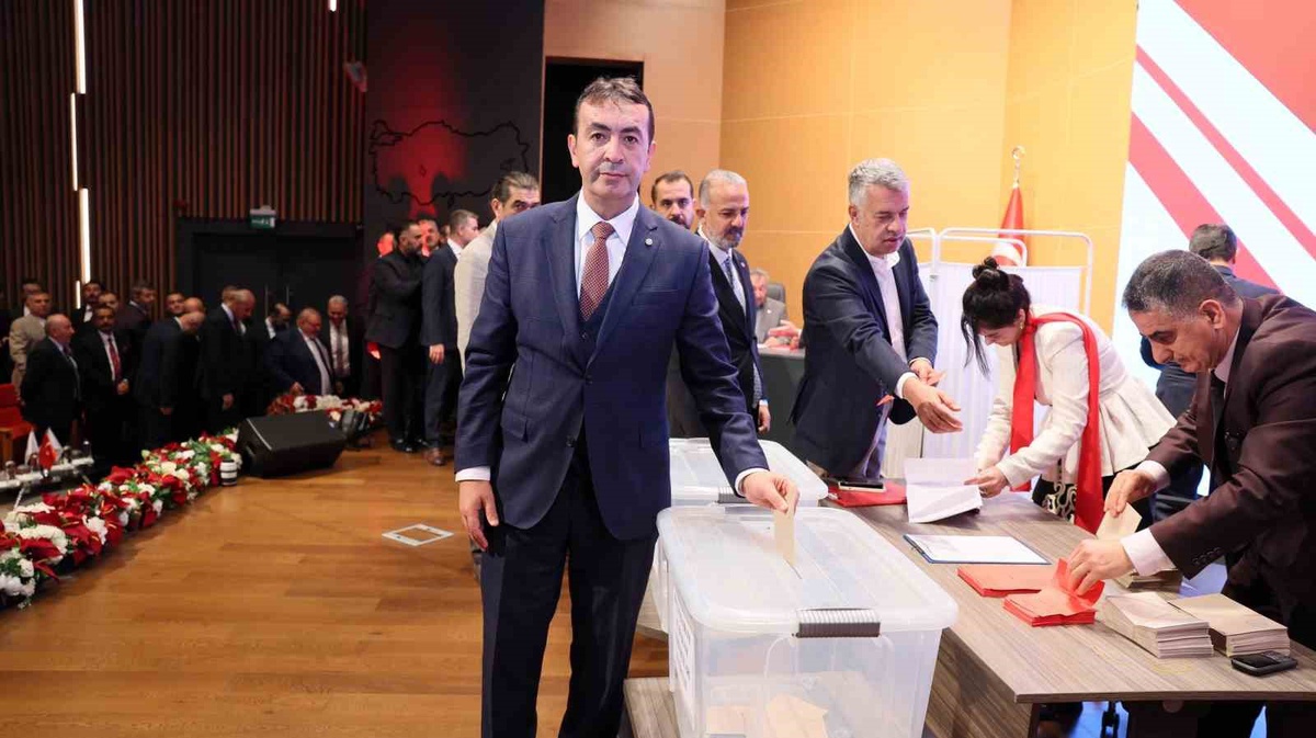 KTO\'da 61 komitenin 59\'unu kazanan Ömer Gülsoy başkanlığa yeniden seçildi
