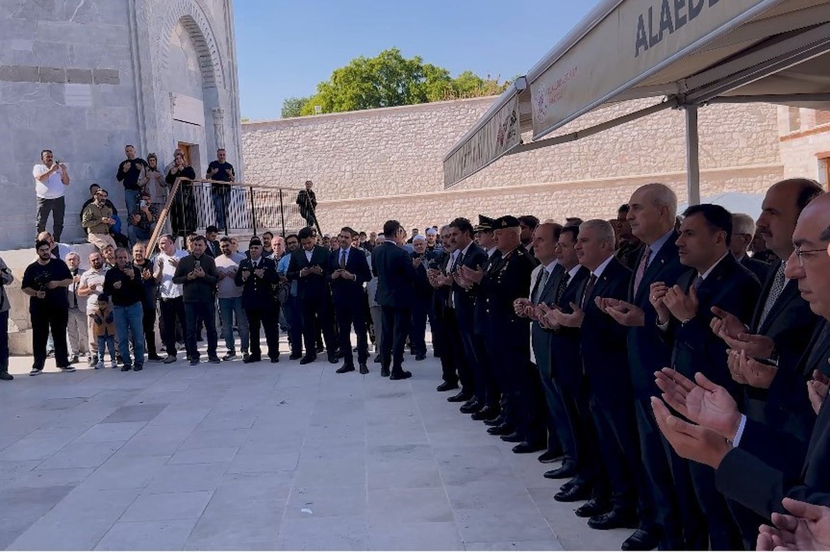 TBMM Başkanı Kurtulmuş, Konya\'da Alaaddin Camisi\'ndeki nöbet değişimini izledi