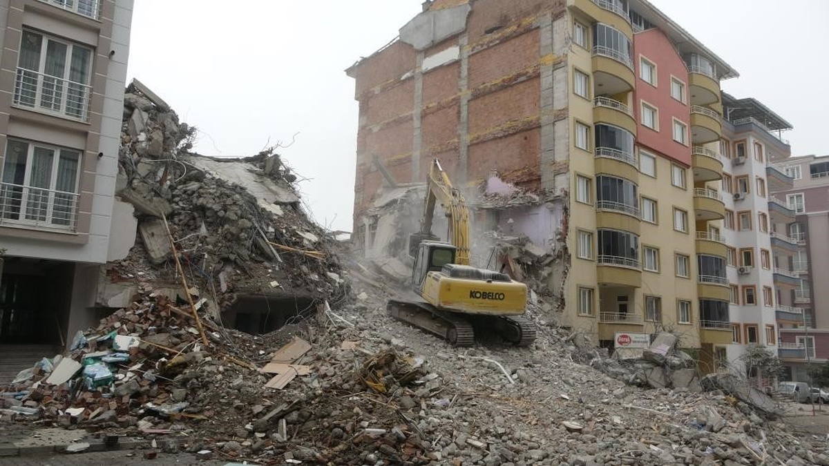 Malatya\'da yıkım soruşturmasında 7 ilde eş zamanlı operasyonda 26 şüpheli yakalandı