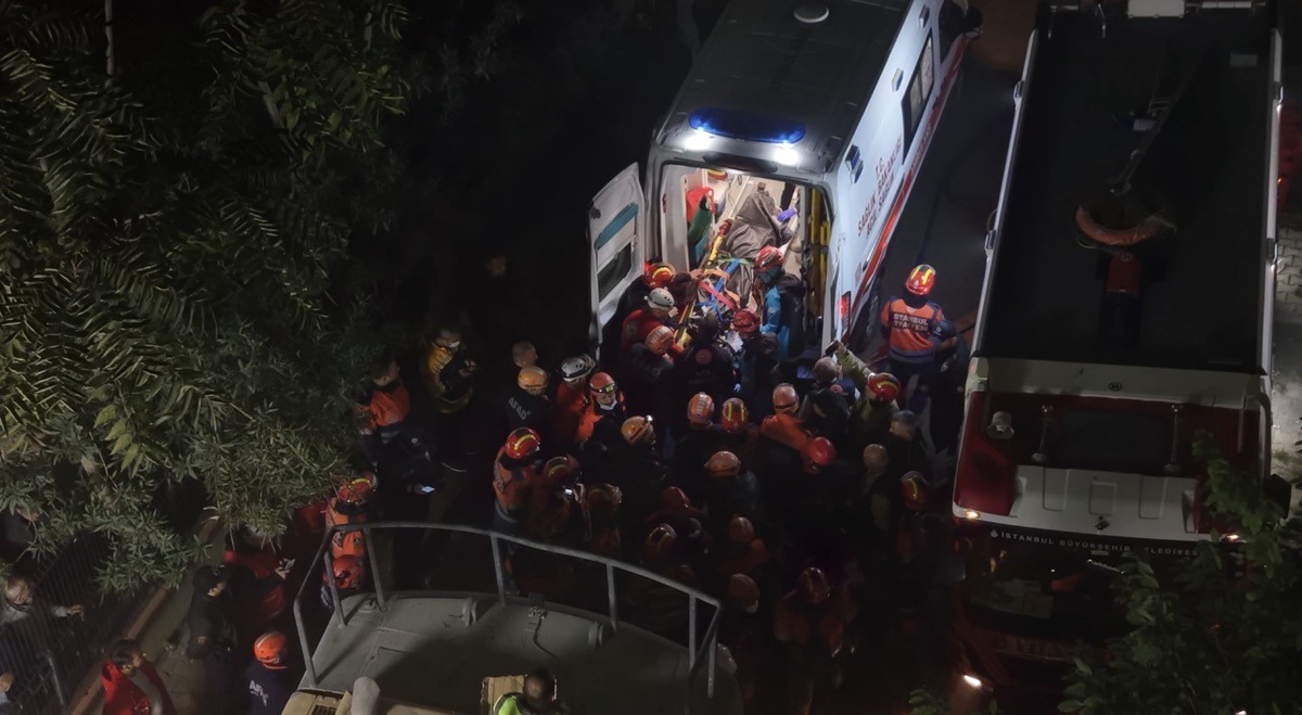 Maltepe\'de enkaz altındaki Hüseyin Özkurt\'un cansız bedenine 22 saat sonra ulaşıldı