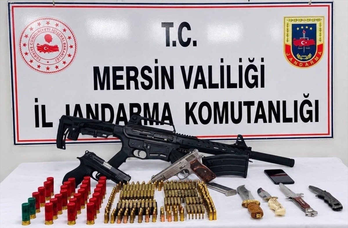 Mersin\'de operasyonda 2 ruhsatsız tabanca ve av tüfeği bulundu, şüpheli tutuklandı