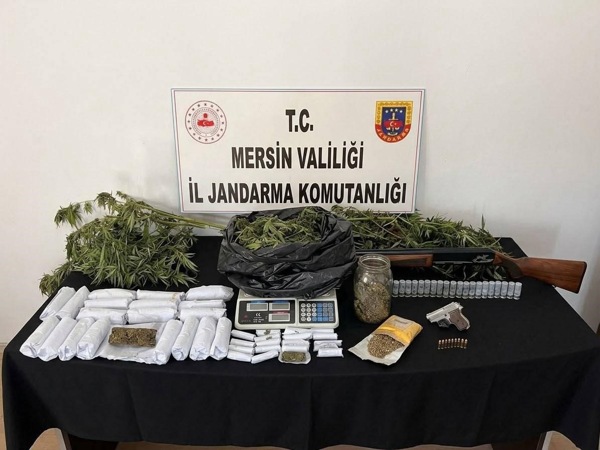 Mezitli\'de 4 kilo 670 gram esrar bulundu, Mersin\'de 4 şüpheli tutuklandı