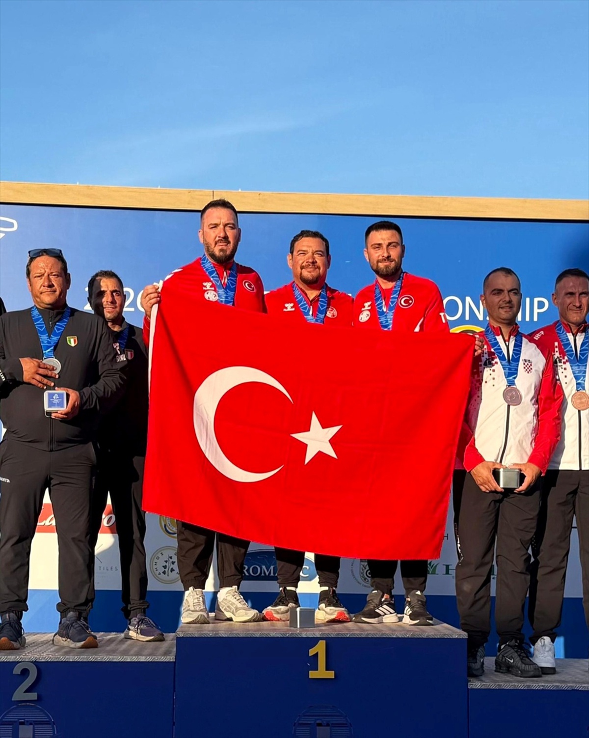Nedim Tolga Tunçer, Atina\'da trap erkeklerde Avrupa şampiyonluğunu kazandı