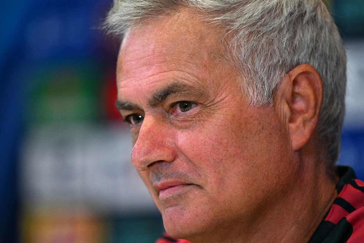 Mourinho\'dan ültimatom: Yedek kulübesinde bile oturamaz