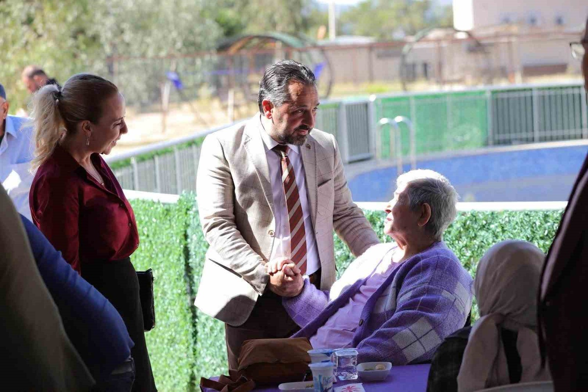 Muğla\'da gençler ve huzurevi sakinleri İl Müdürü Selçuk\'un katıldığı mangalda buluştu