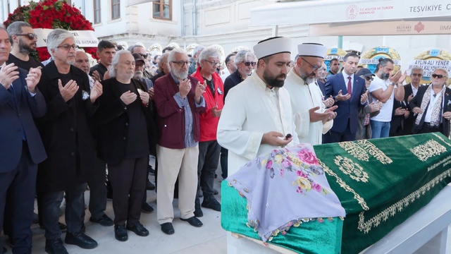 Müjdat Gezen'den Necla Uygur'un cenazesinde yürek burkan sözler: Sözünü tutmadı