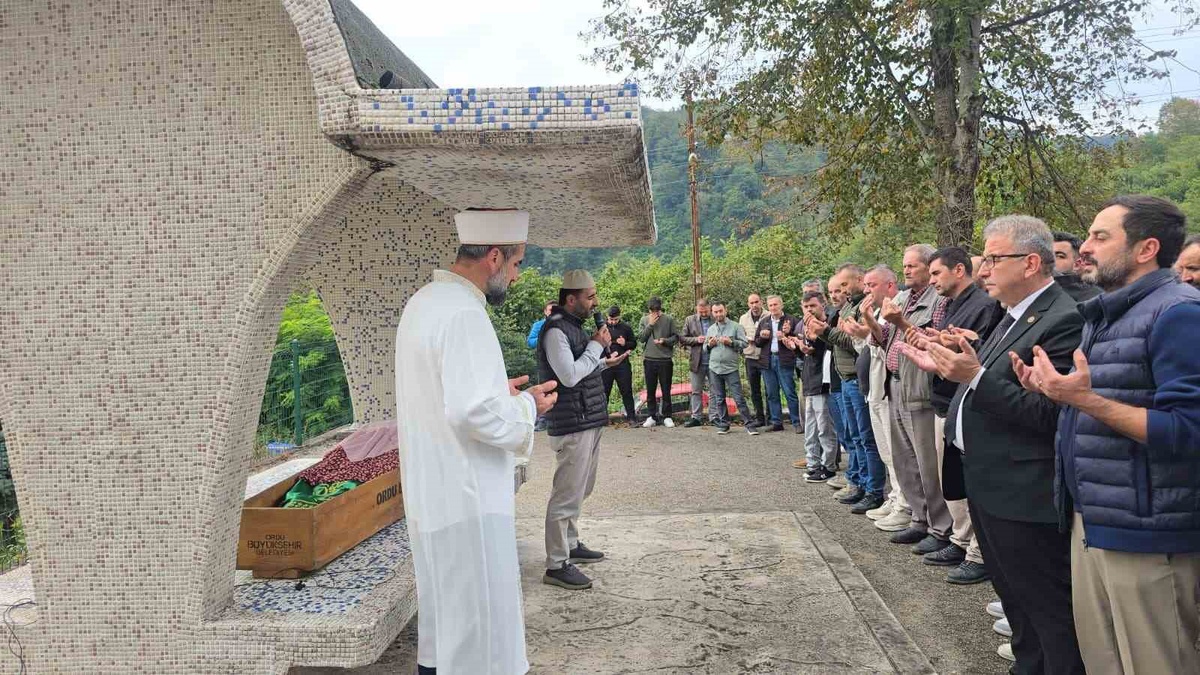 Ordu Korgan\'da oğlunun ardından tartışmada vurulan 62 yaşındaki kadın defnedildi