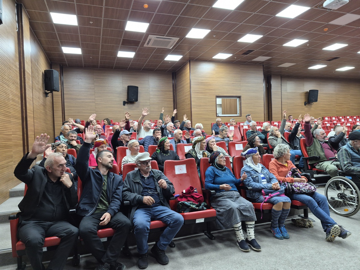 Yeni Parti Çamlıhemşin\'de Özgür Parlağı tek listeyle yeniden başkan seçildi