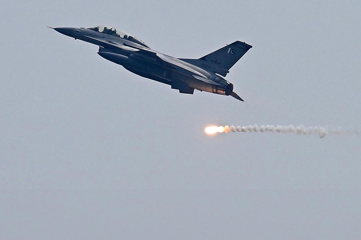 Pakistan deploys troops and aircraft to Saudi base for Yemen air support