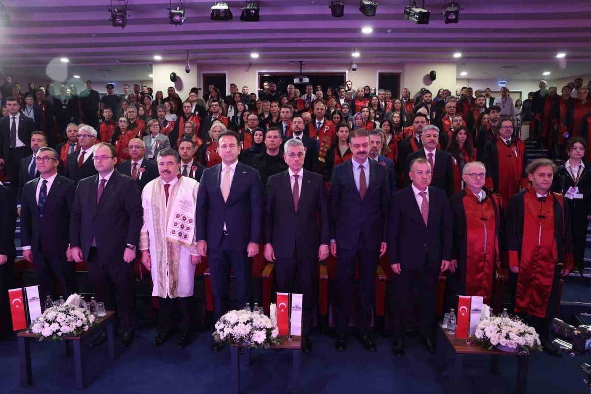 Memişoğlu, Bezmialem açılışında sağlığın bilgisini üretme çağrısı yaptı