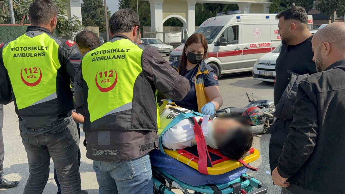 Samsun Canik\'te otomobille çarpışan motosikletin 17 yaşındaki sürücüsü yaralandı