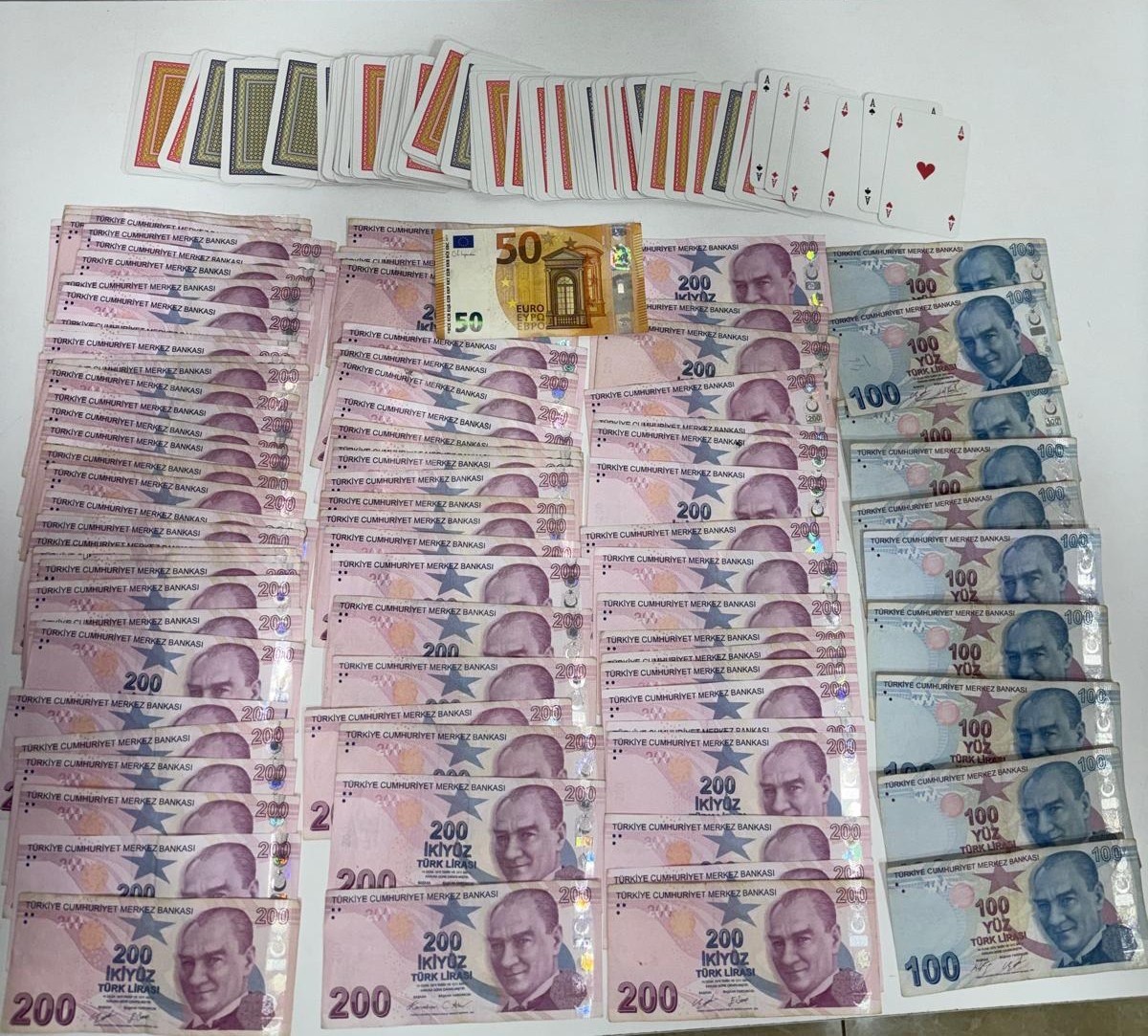 Samsun Çarşamba\'da iş yerinde kumar oynayan 5 kişiye 58 bin 20 TL ceza uygulandı