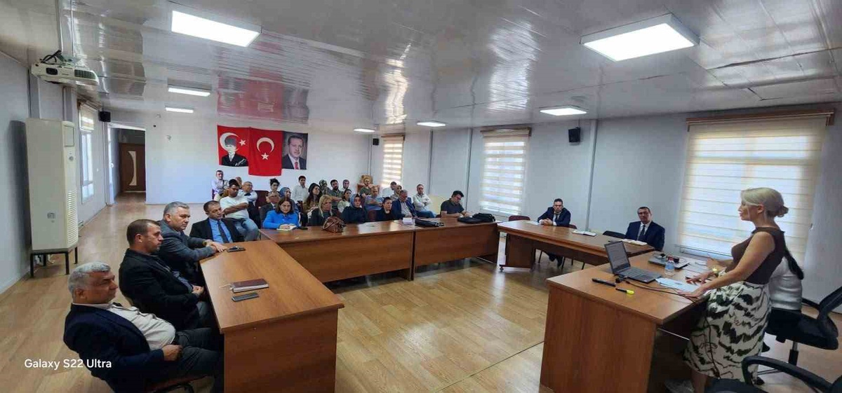 Sarıgöl\'de okul müdürleri ve rehber öğretmenlere SORİ ve bağımlılık eğitimi verildi