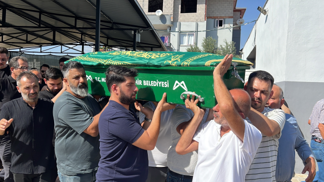 Şarkıcı Atilla Taş'ın kızı gözyaşları arasında toprağa verildi