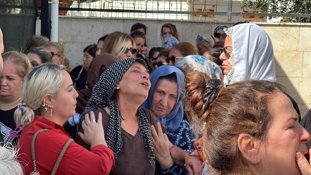 Şarkıcı Atilla Taş'ın kızı gözyaşları arasında toprağa verildi