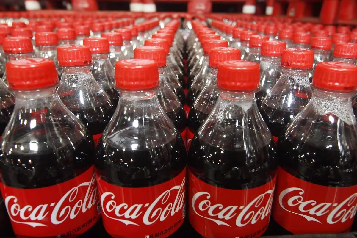 Sektörde tutunamadılar! Coca-Cola, yüzlerce şubesi olan dev markayı satıyor