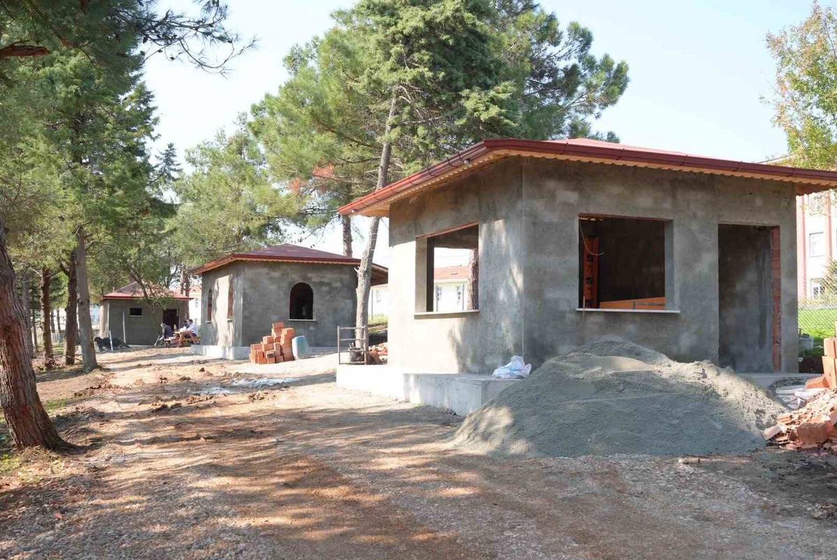 Vali Özarslan, Sinop\'ta yüzde 70\'i tamamlanan Osmaniye Orman Parkı\'nı inceledi