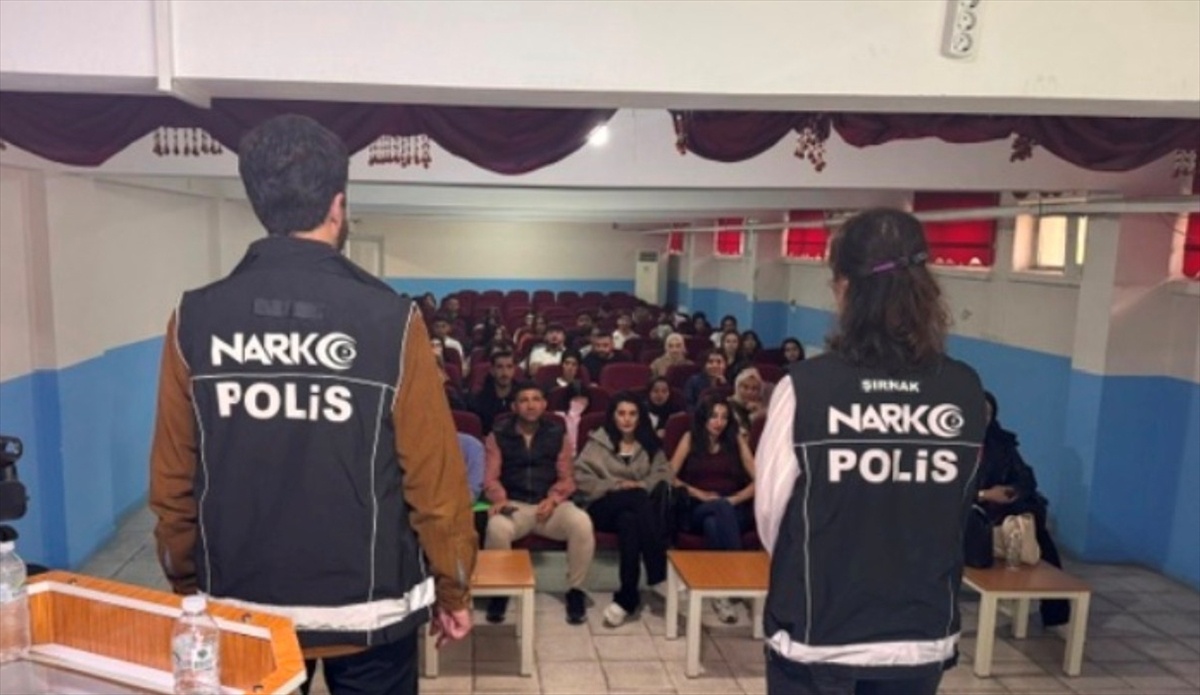 Şırnak Silopi\'de narkotik ekipleri MYO\'da erken teşhisin önemini anlattı