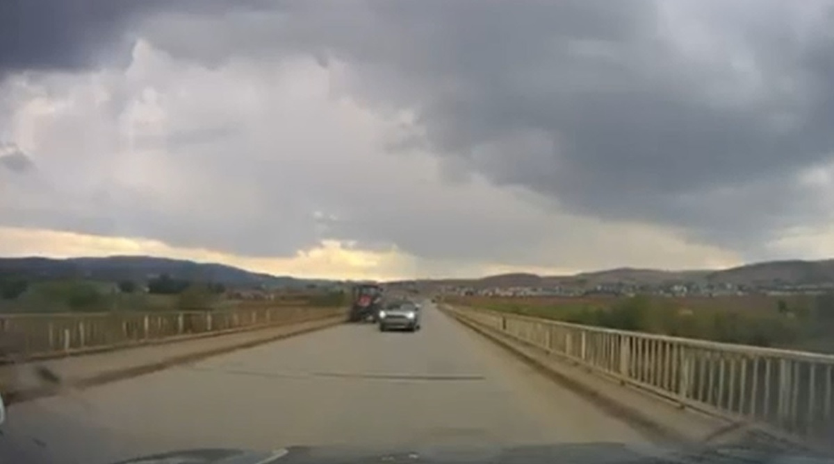 Sivas\'ta Karşıyaka Köprüsü\'nde hatalı sollama yapan sürücü son anda kazayı önledi