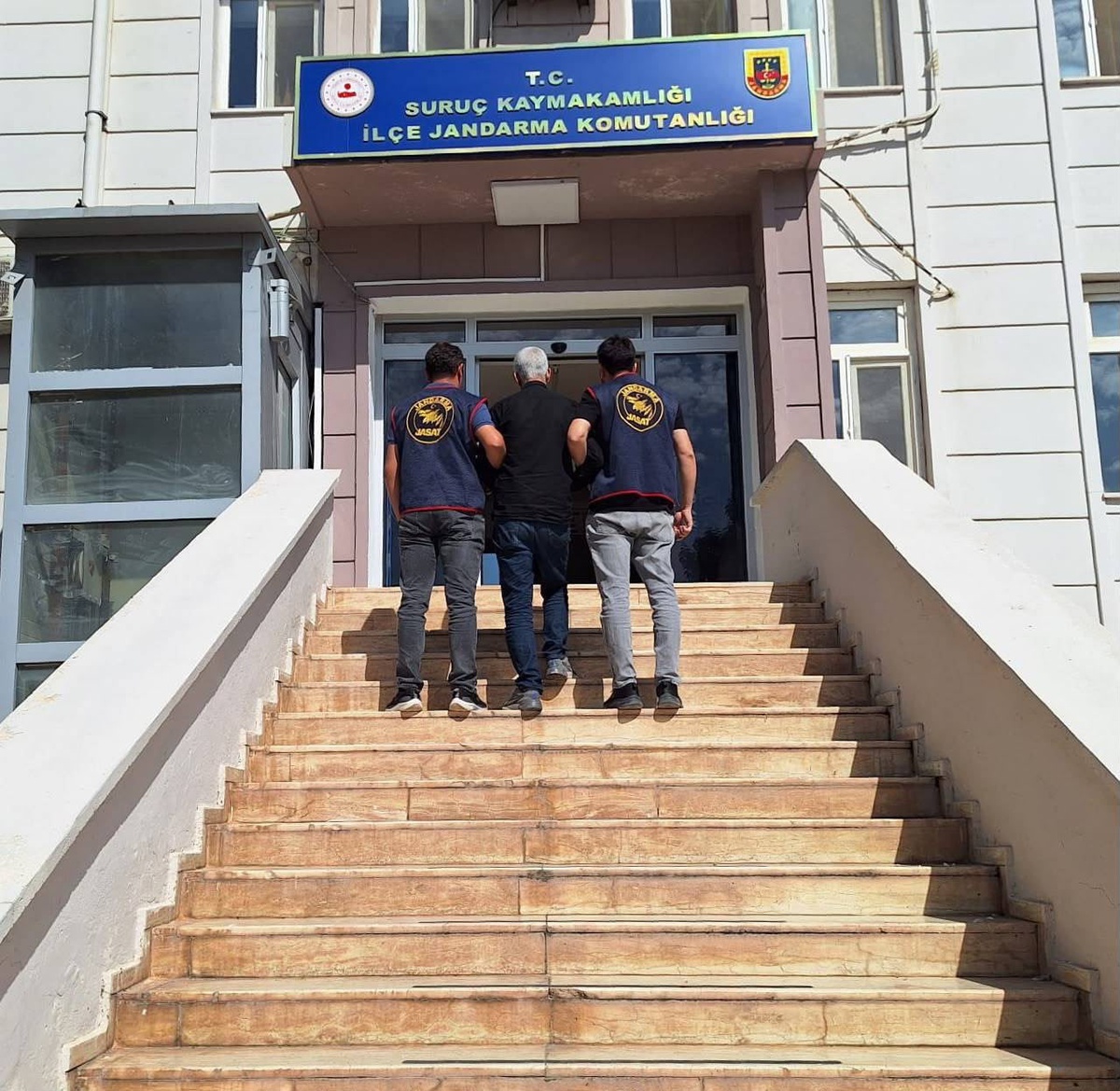 Suruç\'ta yağma suçundan 5 yıl kesinleşmiş hapis cezası olan hükümlü yakalandı