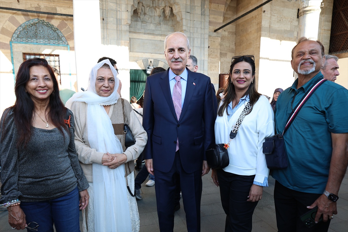 TBMM Başkanı Kurtulmuş, Konya\'da Mevlana ve Şems-i Tebrizi\'nin kabri başında dua etti