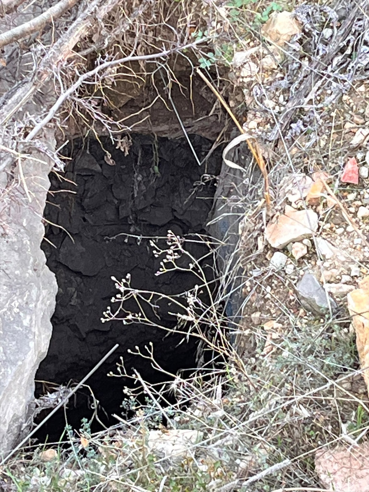 Tokat Niksar\'da kaçak kazı yapan 3 zanlı suçüstü yakalanarak gözaltına alındı