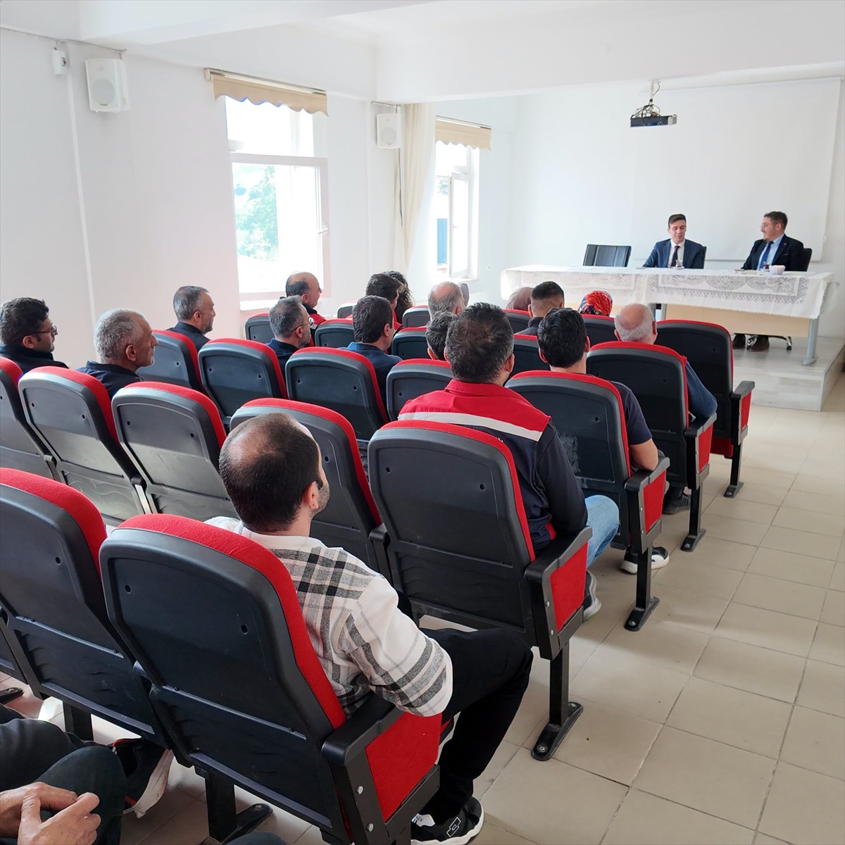 Tokat Pazar\'da Kaymakam Demir, tarım ve hayvancılık için müdürlükte görüştü
