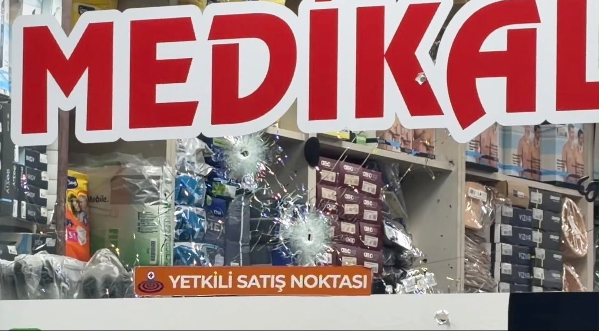 Ümraniye\'de iş yerine uzun namlulu silahla ateş açan 2 şüpheli motosikletle kaçtı
