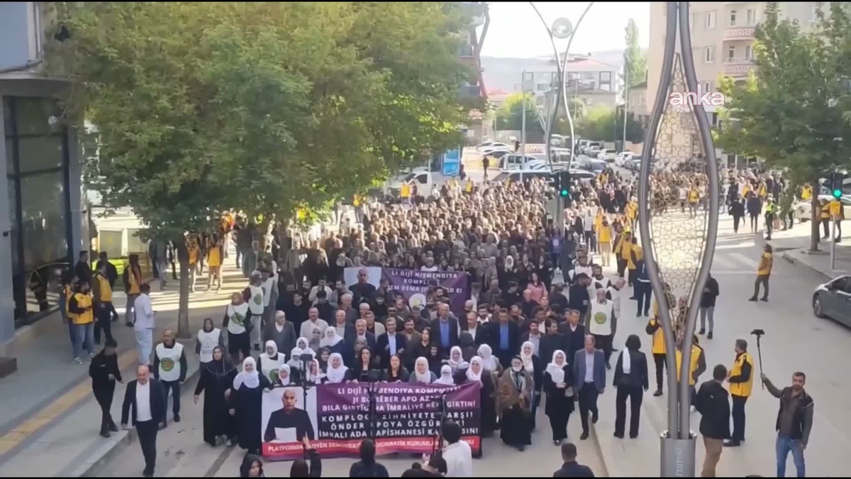 Van\'da Abdullah Öcalan için düzenlenen yürüyüşte özgürlük talebi dile getirildi