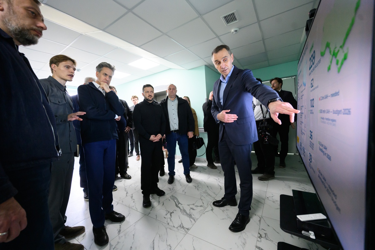 Zelenskiy, Miliband ile Pryluky\'de yaralıları ziyaret etti, 13\'ünün tedavisi sürüyor