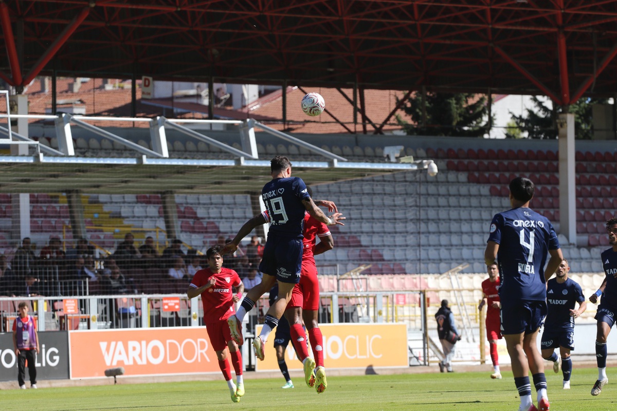 Boluspor, 1\'inci Lig\'de Antalyaspor\'a 68\'inci dakikada gol yiyerek 1-0 yenildi