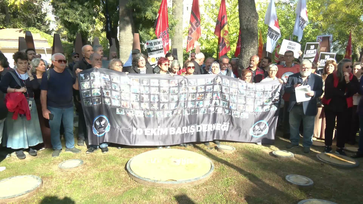 10 Ekim Ankara Gar katliamında ölen 103 kişi İzmir\'de 11\'inci yılında anıldı