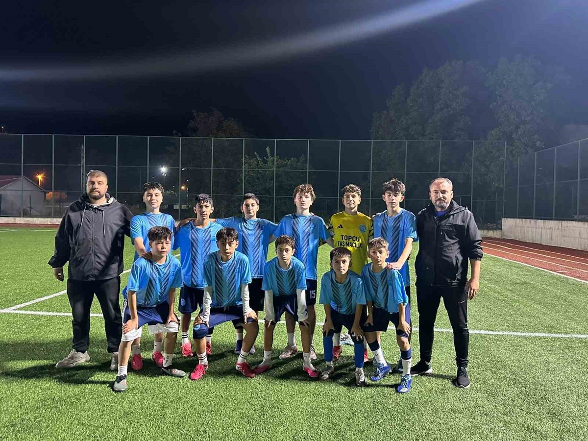 Bilecik\'te U14 hazırlık maçında dostluk kazandı, 1299 Bilecik Spor 4-2 galip geldi