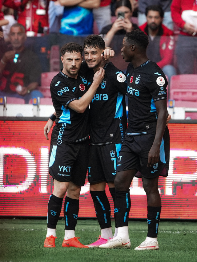 3 gol, 1 kırmızı kart! Karadeniz derbisinde inanılmaz şeyler oluyor