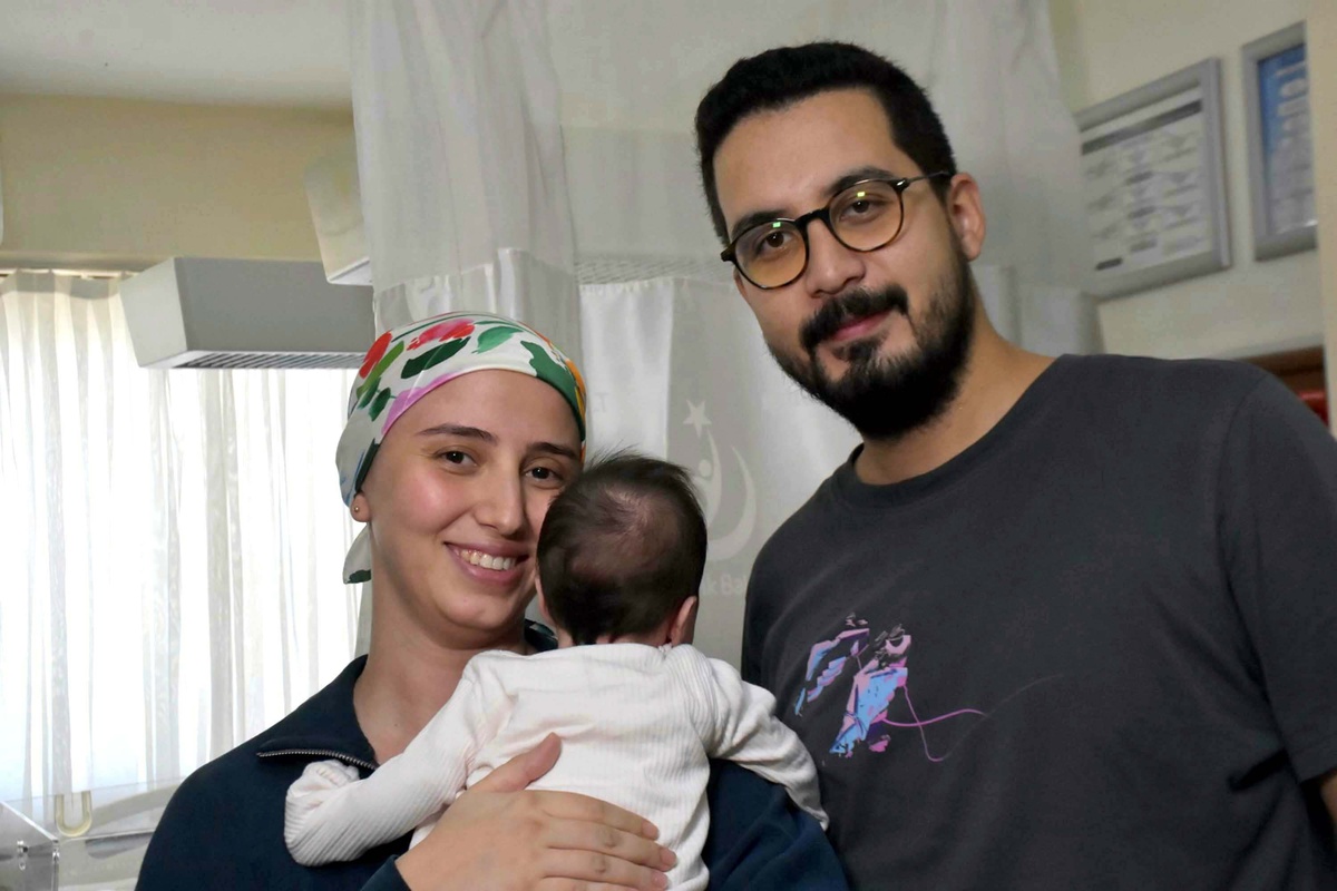 Meme kanseri tanısını 35. haftada alan Gamze Kocakaya Şen, 37. haftada kızını doğurdu