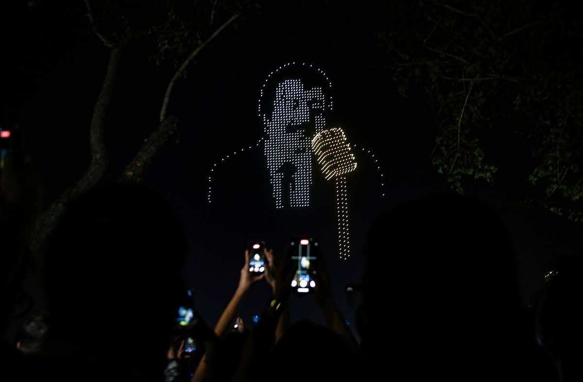 Adana Lezzet Festivali\'nde 1000 dronla lazer ve havai fişek gösterisi yapıldı