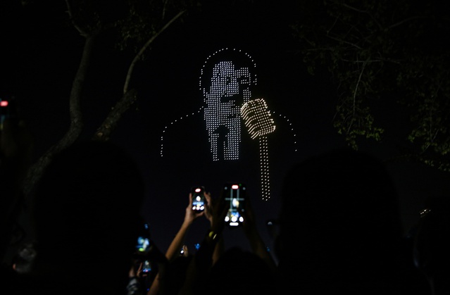 Adana Lezzet Festivali'nde 1000 dronla lazer ve havai fişek gösterisi yapıldı