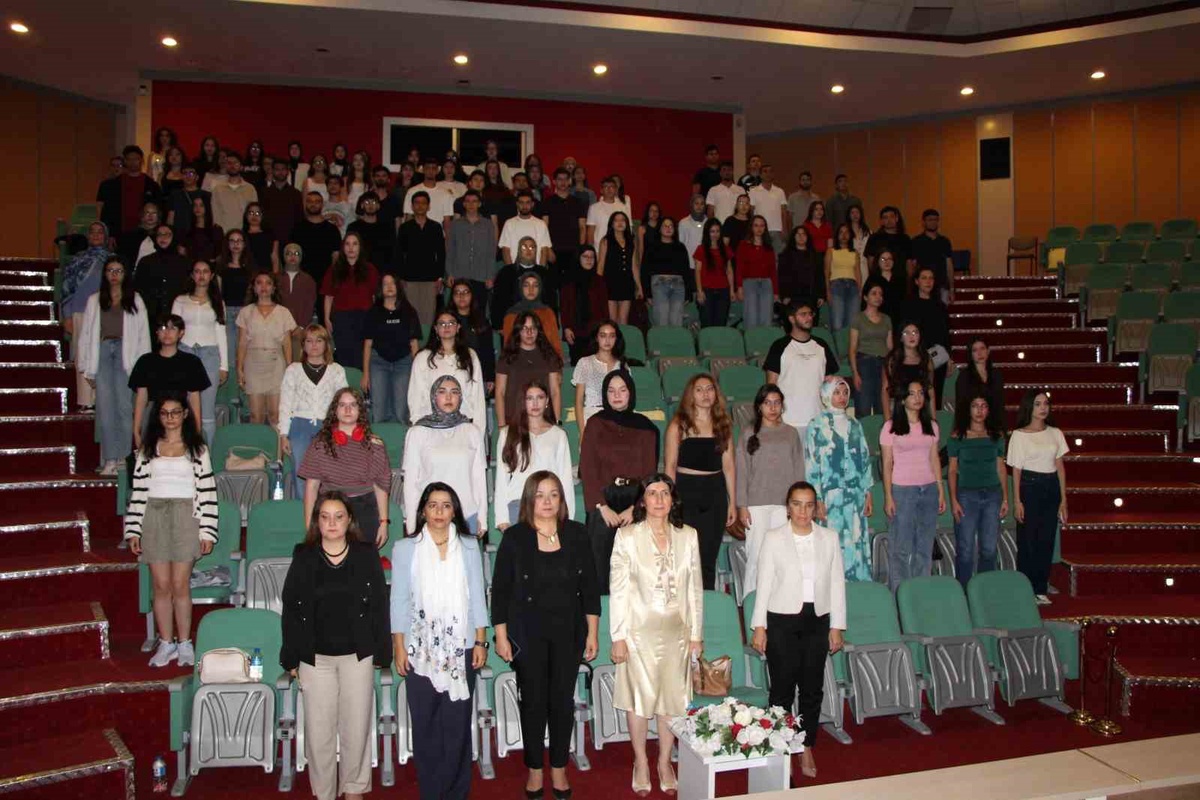 ADÜ\'de yeni öğrencilere oryantasyonda dijital güvenlik ve bağımlılık eğitimi verildi