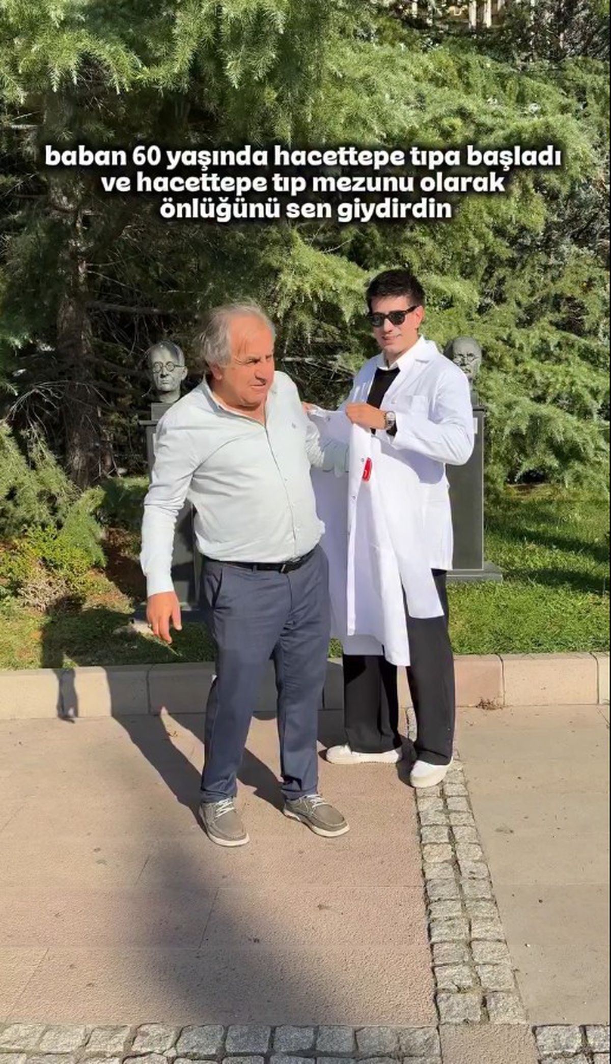 Hacettepe Tıp\'a 60 yaşında dönen öğrencinin önlük töreni 8 milyondan fazla izlendi