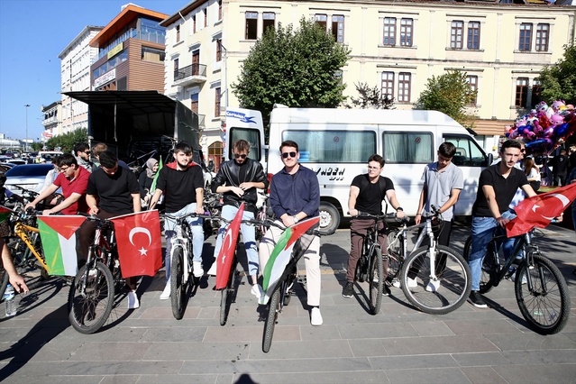 AGD Giresun'un Gazze saldırılarının 3. yılı programında bisikletliler pedal çevirdi