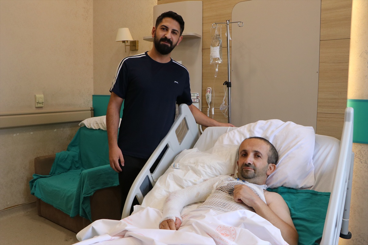 Ağrı\'da banyoda epilepsi nöbeti geçiren hastanın kolu kesilmekten kurtarıldı