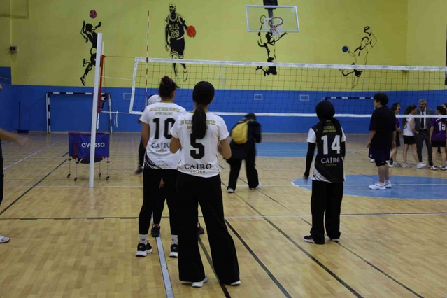 Ağrı ve Van Çocuk Hakları Komitesi kız voleybol takımları şampiyonada karşılaştı