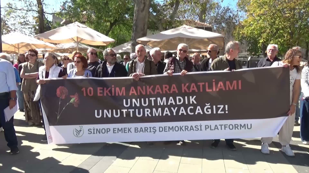 Ankara Gar katliamının 11\'inci yılında 104 kişi Sinop\'ta anıldı