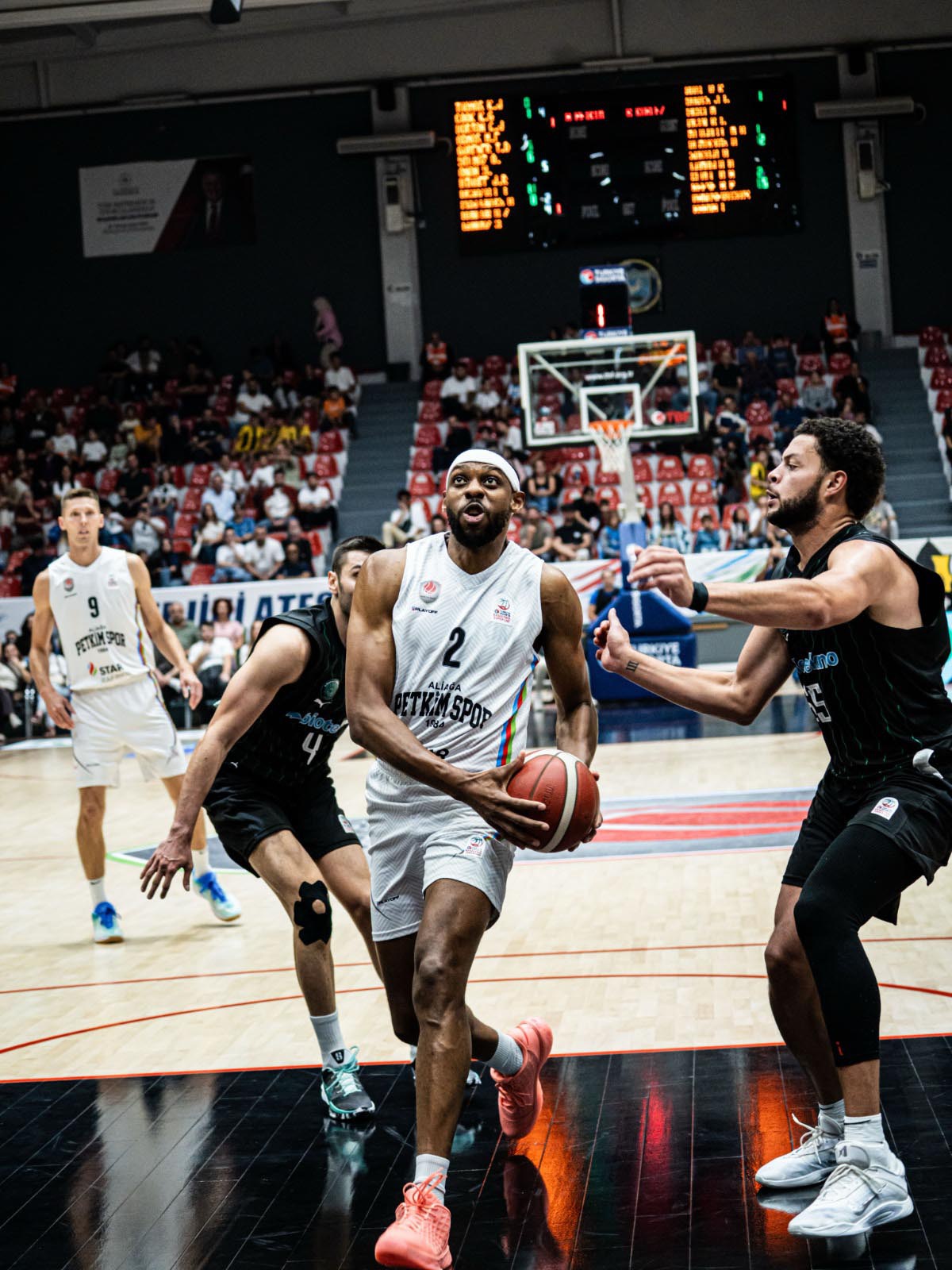 Körfez Basket, Aliağa Petkimspor\'u Cook\'un son saniye üçlüğüne rağmen 91-90 yendi