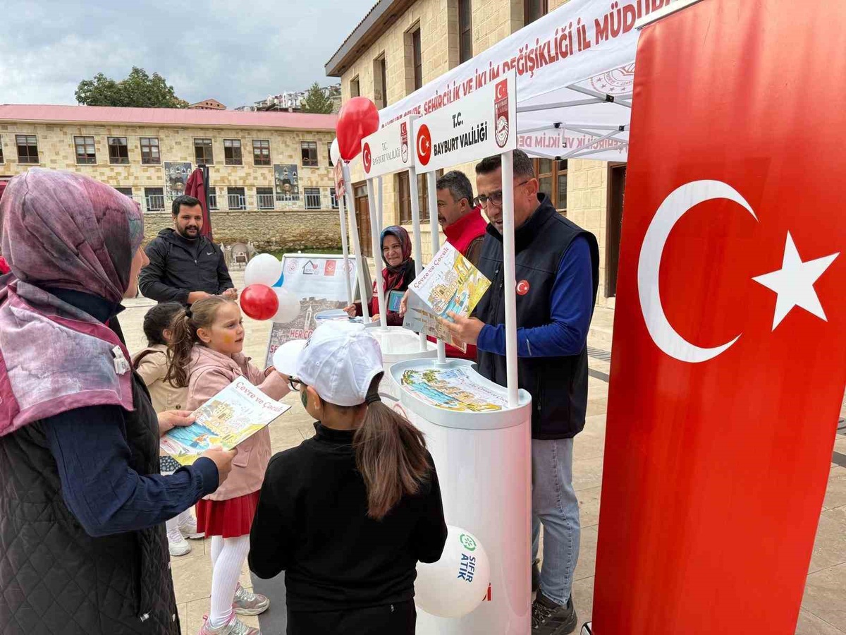 Bayburt\'ta \'0\'dan COP31\'e sıfır atık etkinliği çocuk ve vatandaşları buluşturdu