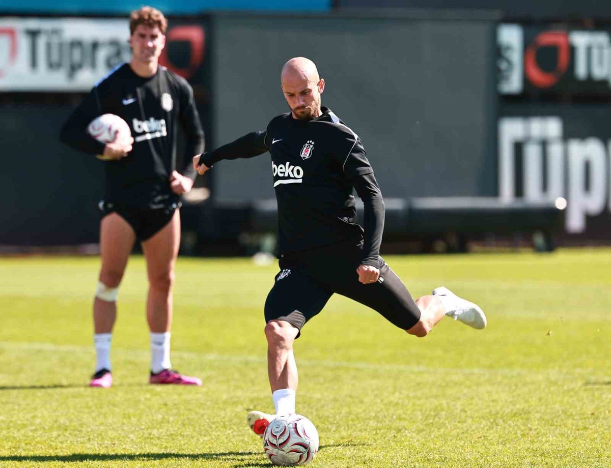 Beşiktaş, Kocaelispor maçı hazırlıklarını BJK Nevzat Demir Tesisleri\'nde tamamladı