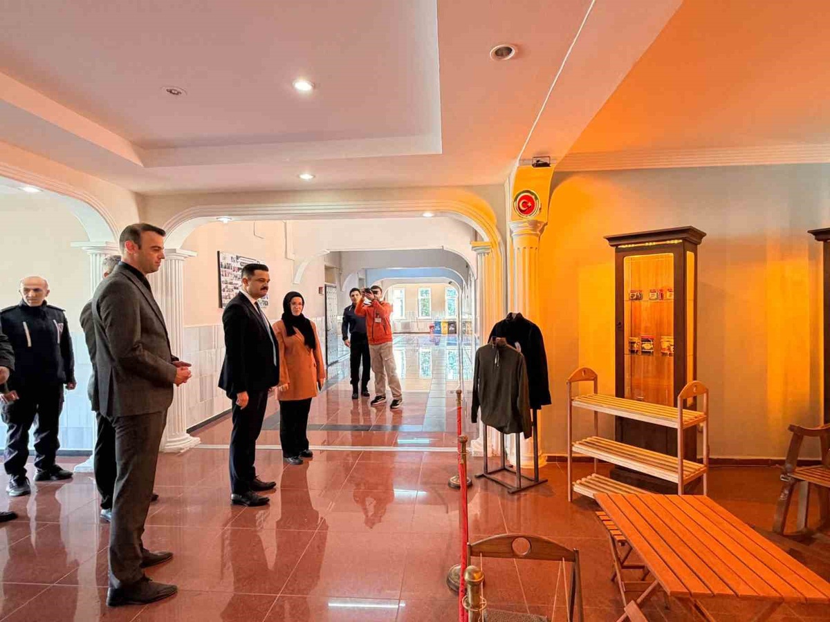 Bilecik Gölpazarı\'nda Kaymakam Titiz, hükümlülerin üretim atölyelerini gezdi