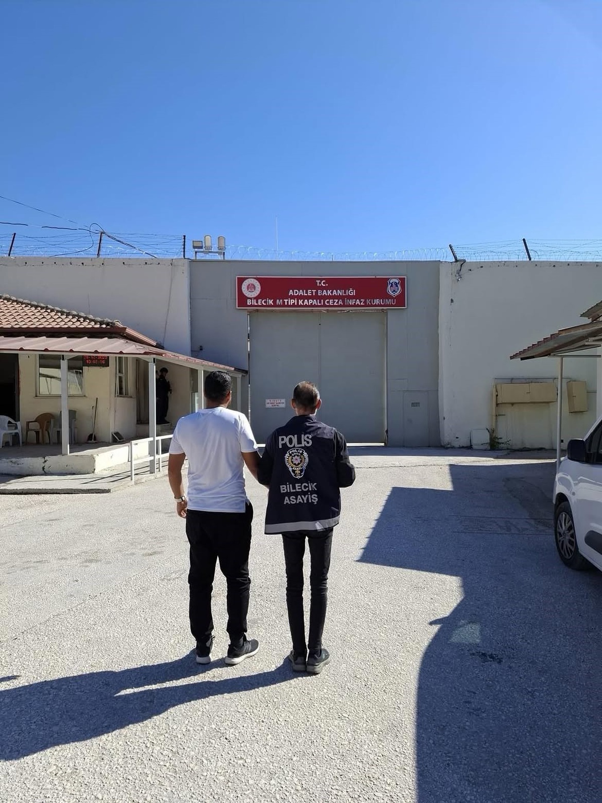 Bilecik\'te parada sahtecilikten 7 yıl 9 ay cezalı şahıs annesinin evinde yakalandı