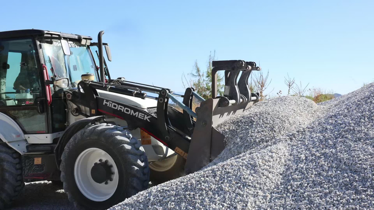 Bodrum Belediyesi yaklaşık 59 güzergahta 297 bin 818,70 metrekare sathi kaplama yaptı